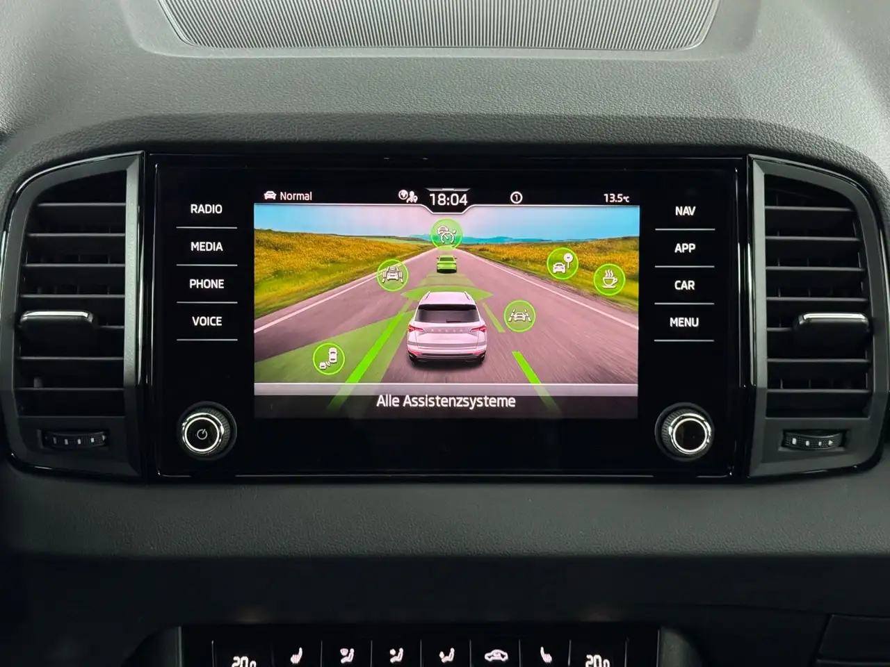 Skoda Karoq Sportline 4x4 TSI DSG Navi|LED|360°|Canton — Vehicle gallery 33