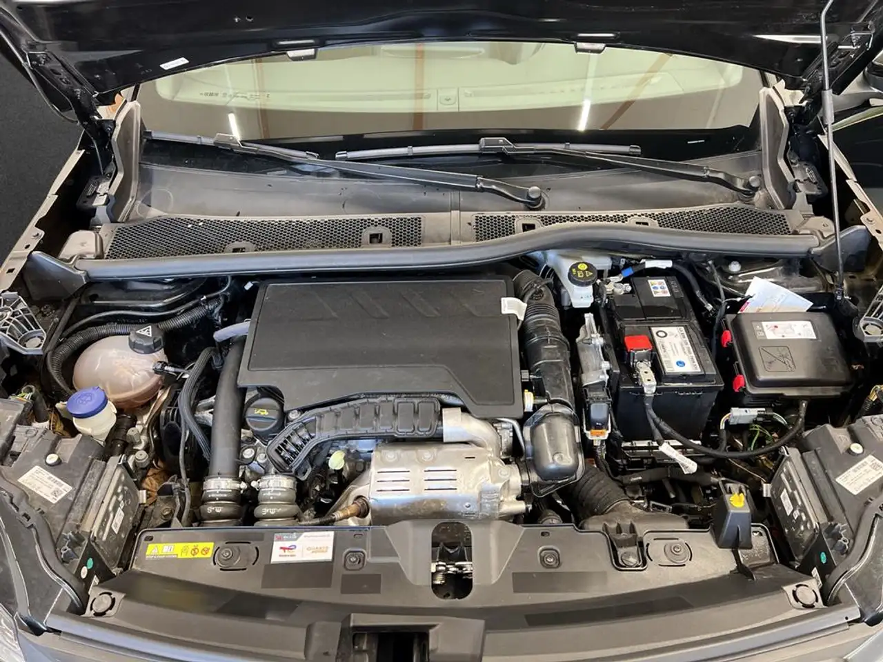 Peugeot 2008 Neuer 2008 GT PureTech 130 EAT8 — Vehicle gallery 5