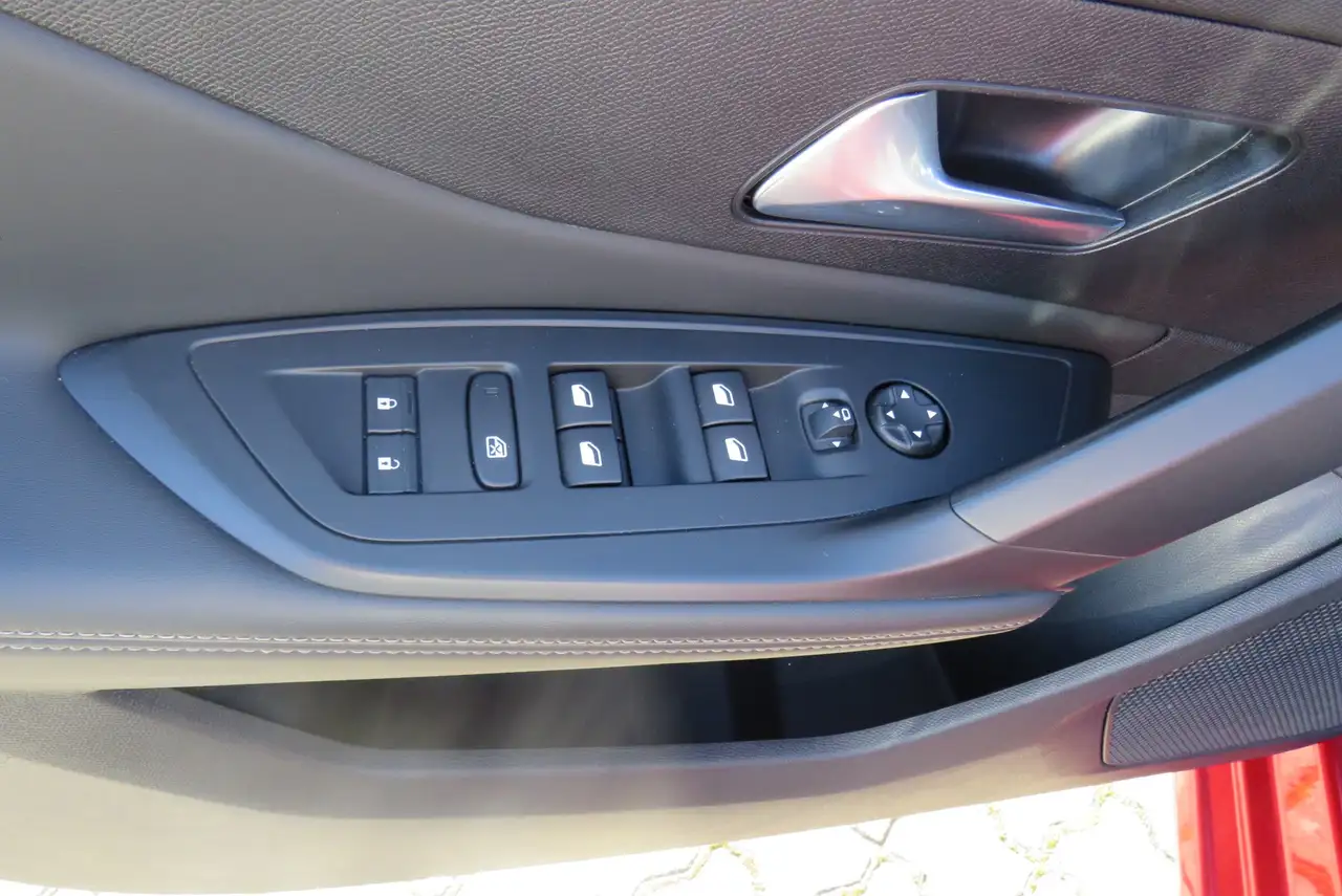Peugeot 308 SW Allure *RFK*LM*DAB*LED*NAVI*SH*TEMP*PDC* — Galería del vehículo 17