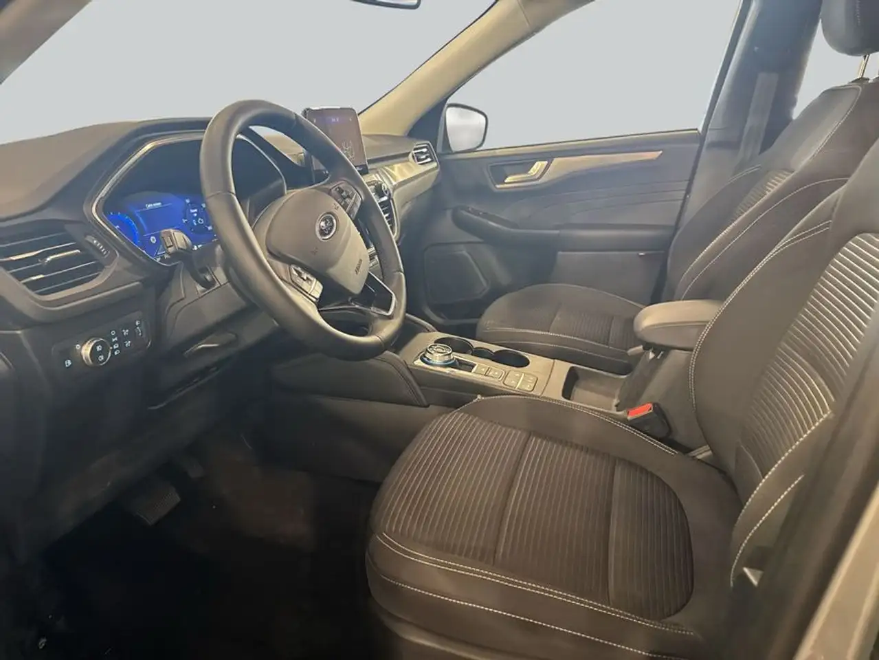 Ford Kuga 2.5 Duratec PHEV TITANIUM — معرض صور السيارة 11