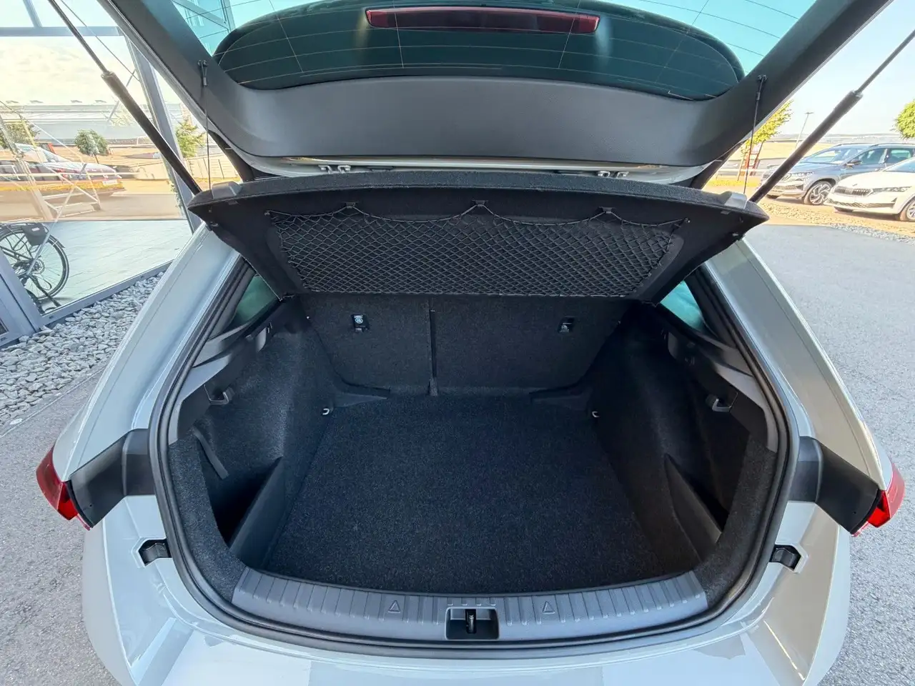 Skoda Scala 1,5TSi MonteCarlo Pano Sitzhz Kamera 150PS — معرض صور السيارة 17