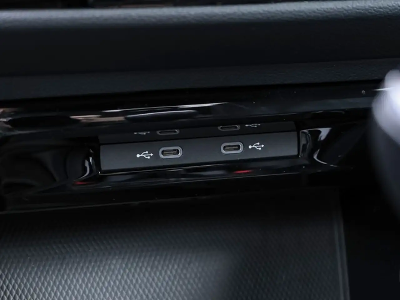Volkswagen Golf VIII 1,5 TSI R-Line ACC Navi Matrix R-Kamera — معرض صور السيارة 11