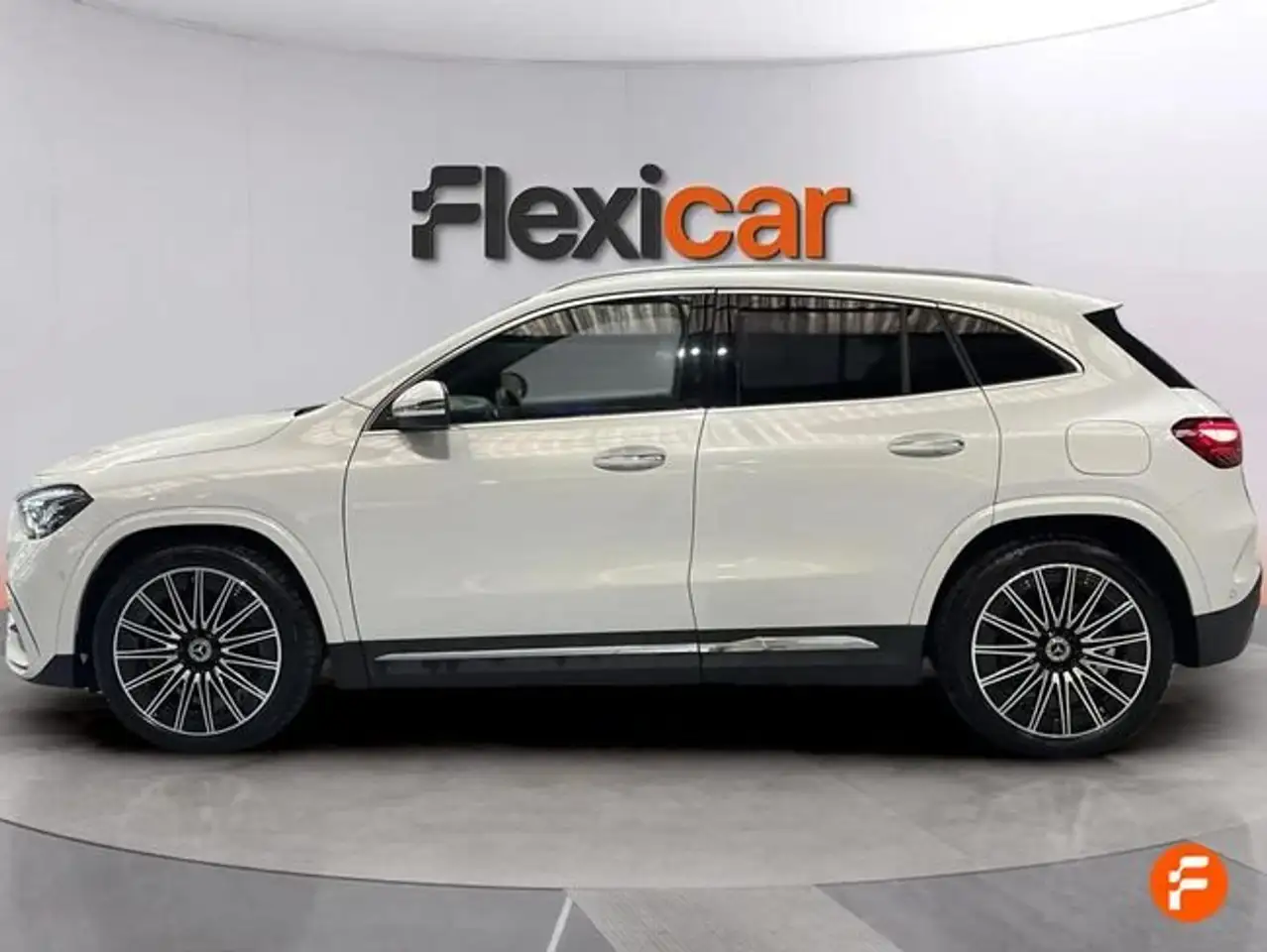 Mercedes-Benz GLA 220 220d 4Matic 8G-DCT — Vehicle gallery 4