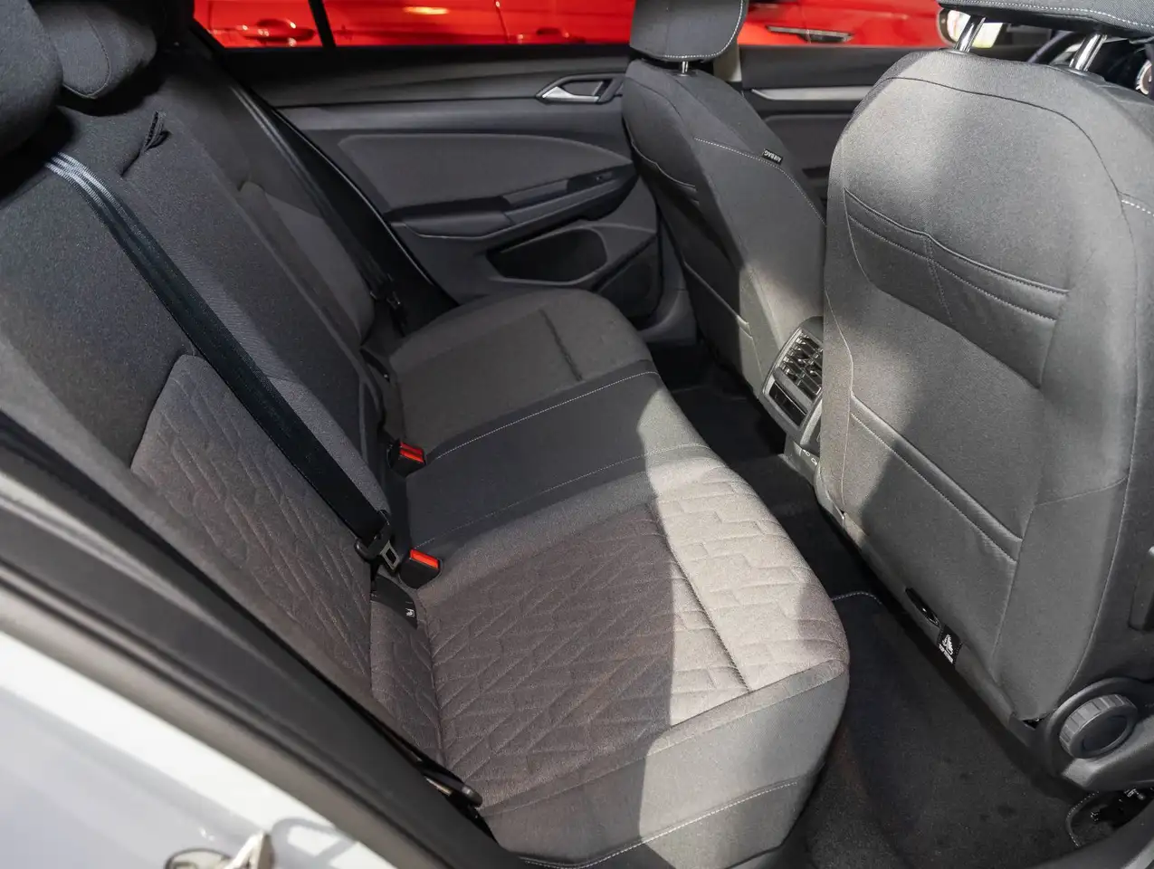 Volkswagen Golf VIII 1.5 TSI "Life" LED Digital Cockpit Pan — Galerie du véhicule 15