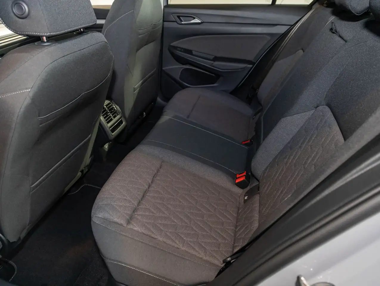 Volkswagen Golf VIII 1.5 TSI "Life" LED Digital Cockpit Pan — Galerie du véhicule 13