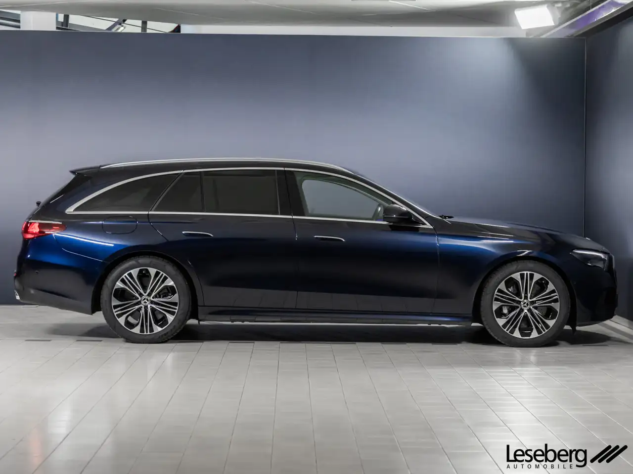 Mercedes-Benz E 300 E 300 e T Avantgarde Adv. LED/AHK/Distro/Kamera/ — معرض صور السيارة 4