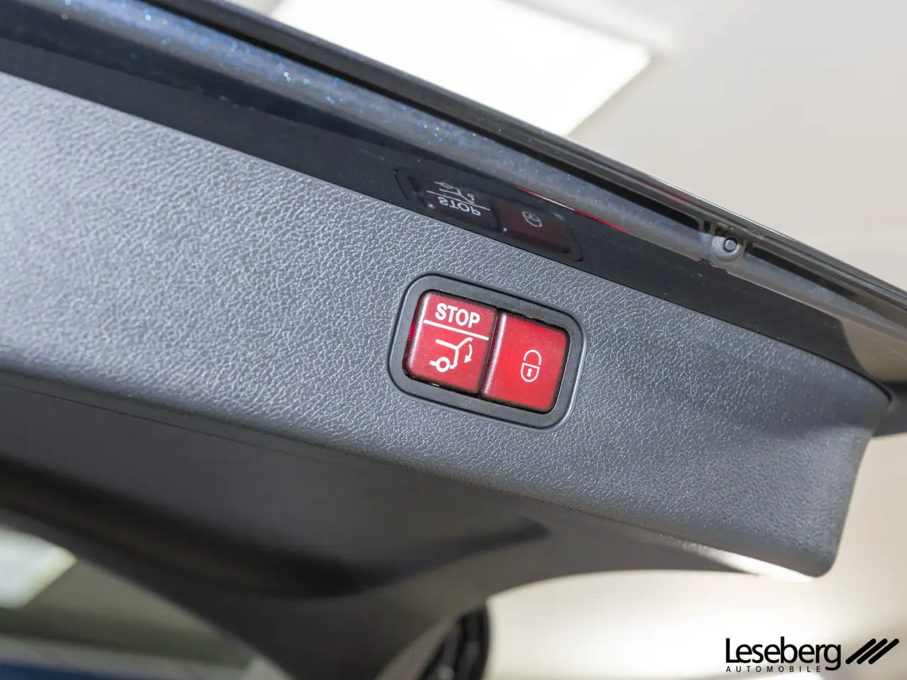 Mercedes-Benz E 300 E 300 e T Avantgarde Adv. LED/AHK/Distro/Kamera/ — معرض صور السيارة 11