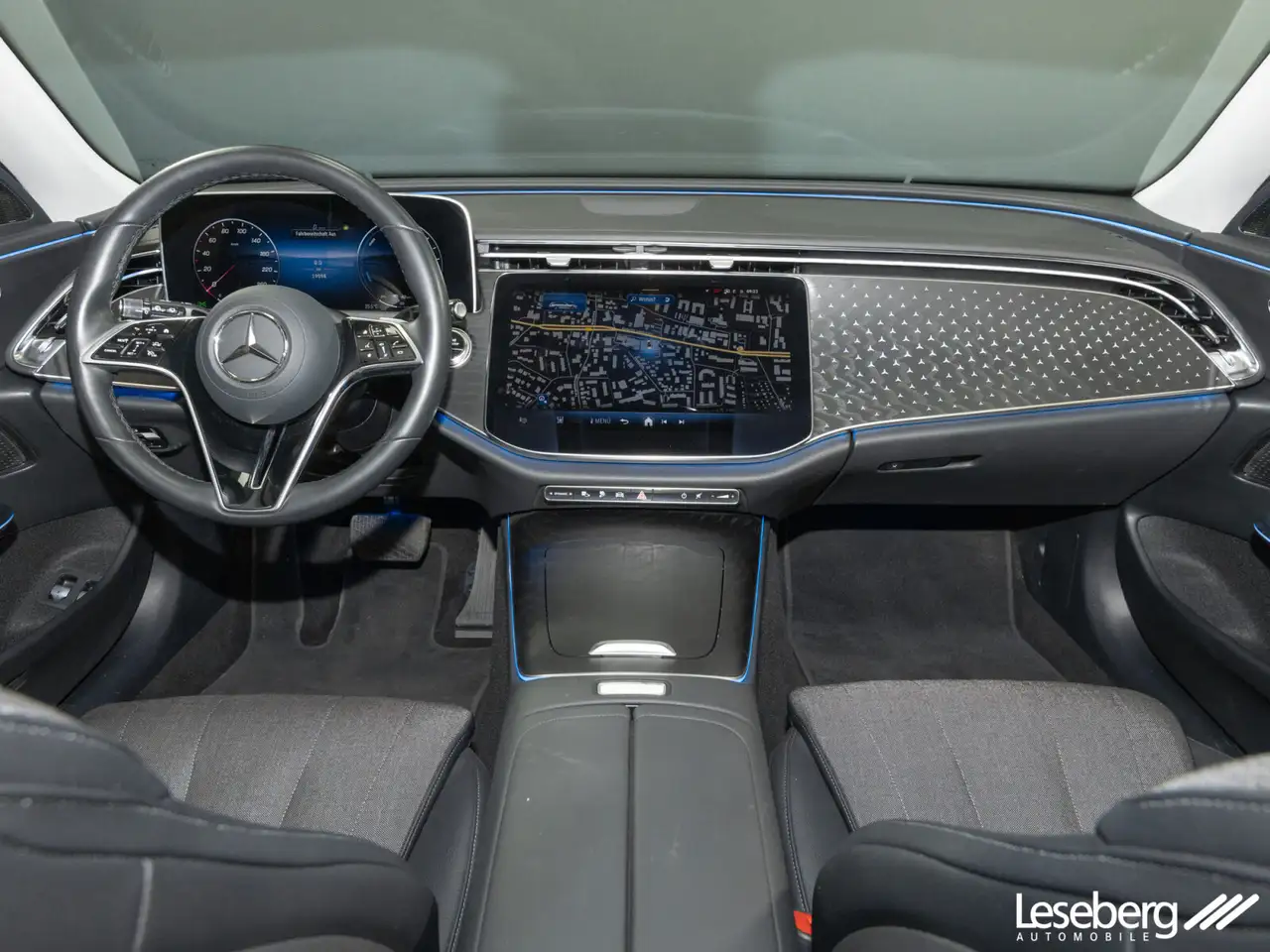 Mercedes-Benz E 300 E 300 e T Avantgarde Adv. LED/AHK/Distro/Kamera/ — معرض صور السيارة 18