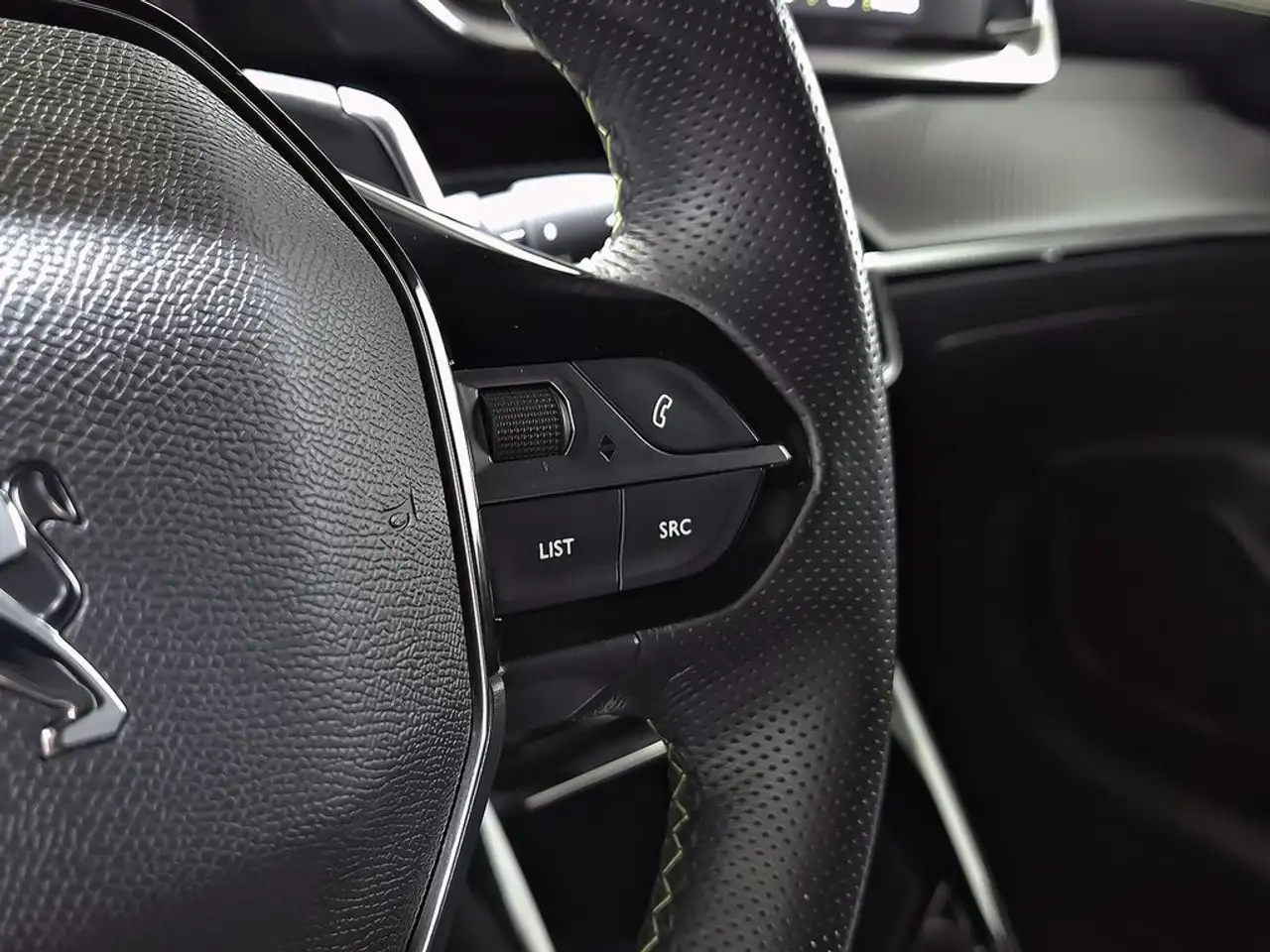 Peugeot 208 GT HYBRID 100 eDCS6 — Vehicle gallery 19