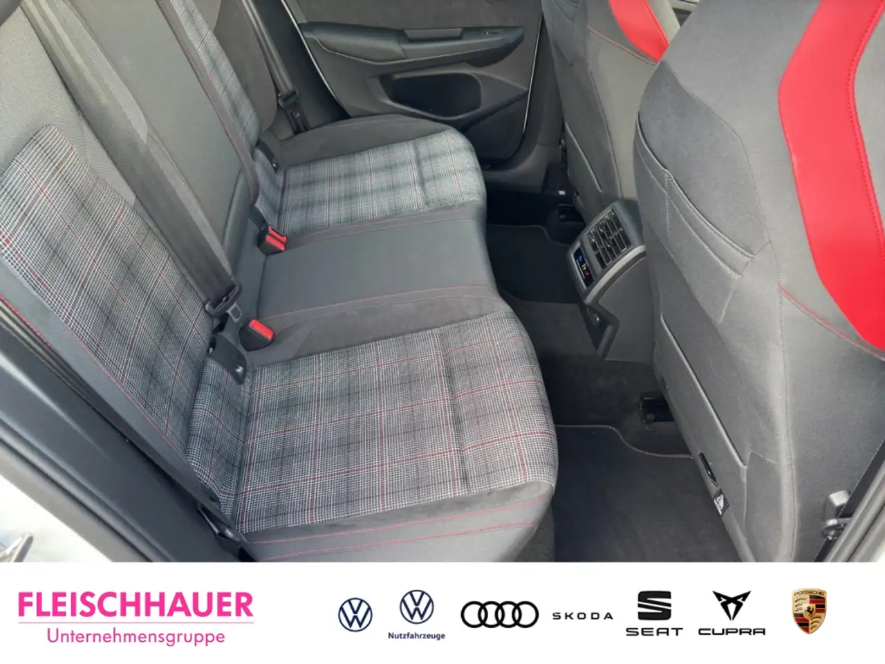 Volkswagen Golf GTI VIII 2.0 TSI DSG Sitz/Lenkradheizung — Vehicle gallery 20