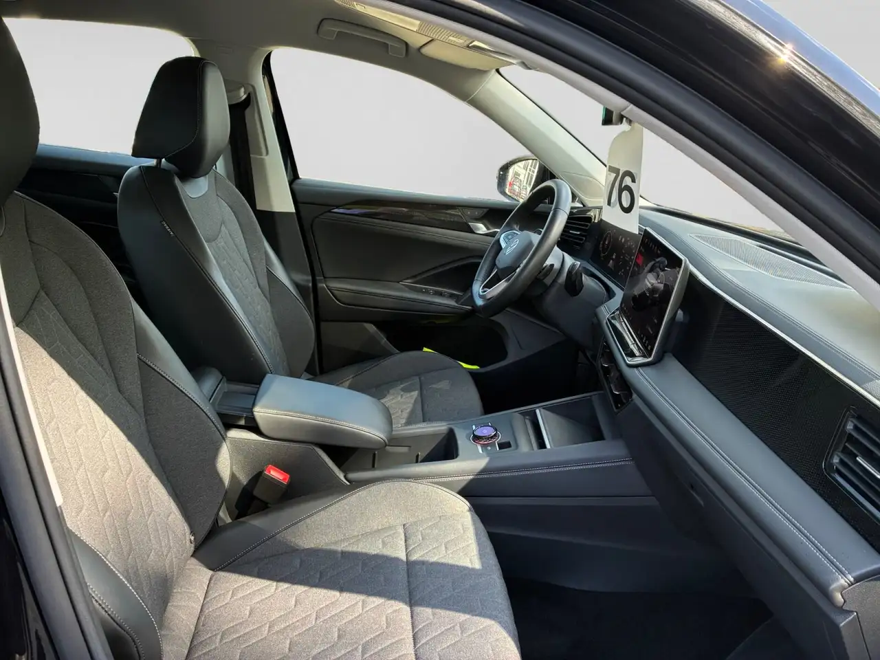 Volkswagen Tiguan Tiguan 1.5 eTSI Life DSG-ACC-LED-AHK-SpurAssist BC — Galería del vehículo 16