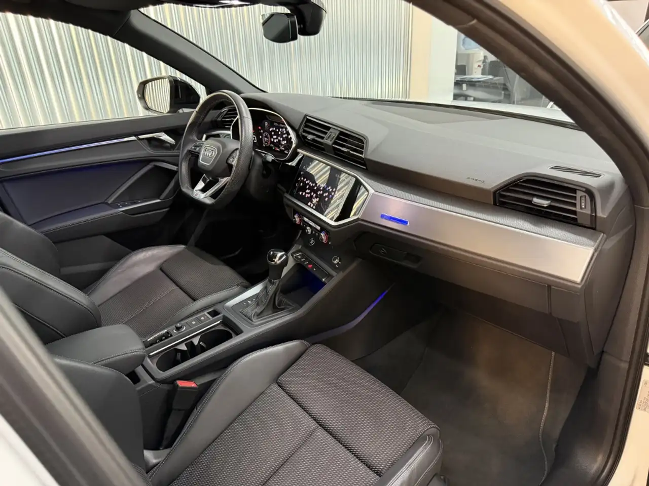 Audi Q3 35 TDI Black line quattro S tronic 110kW — معرض صور السيارة 18