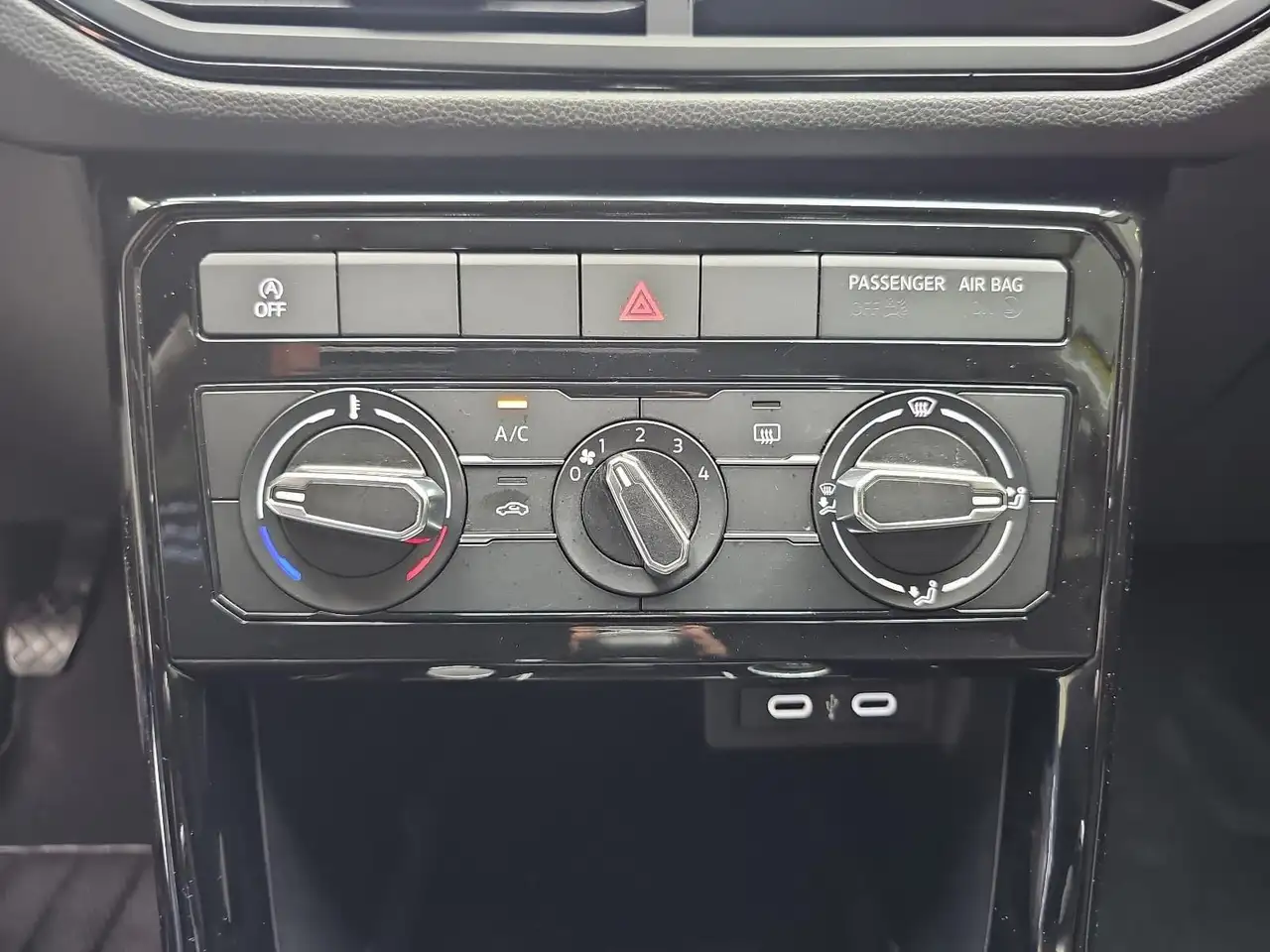 Volkswagen T-Cross T-CROSS 1.0 TSI LIFE LED DAB KAMERA — Vehicle gallery 12