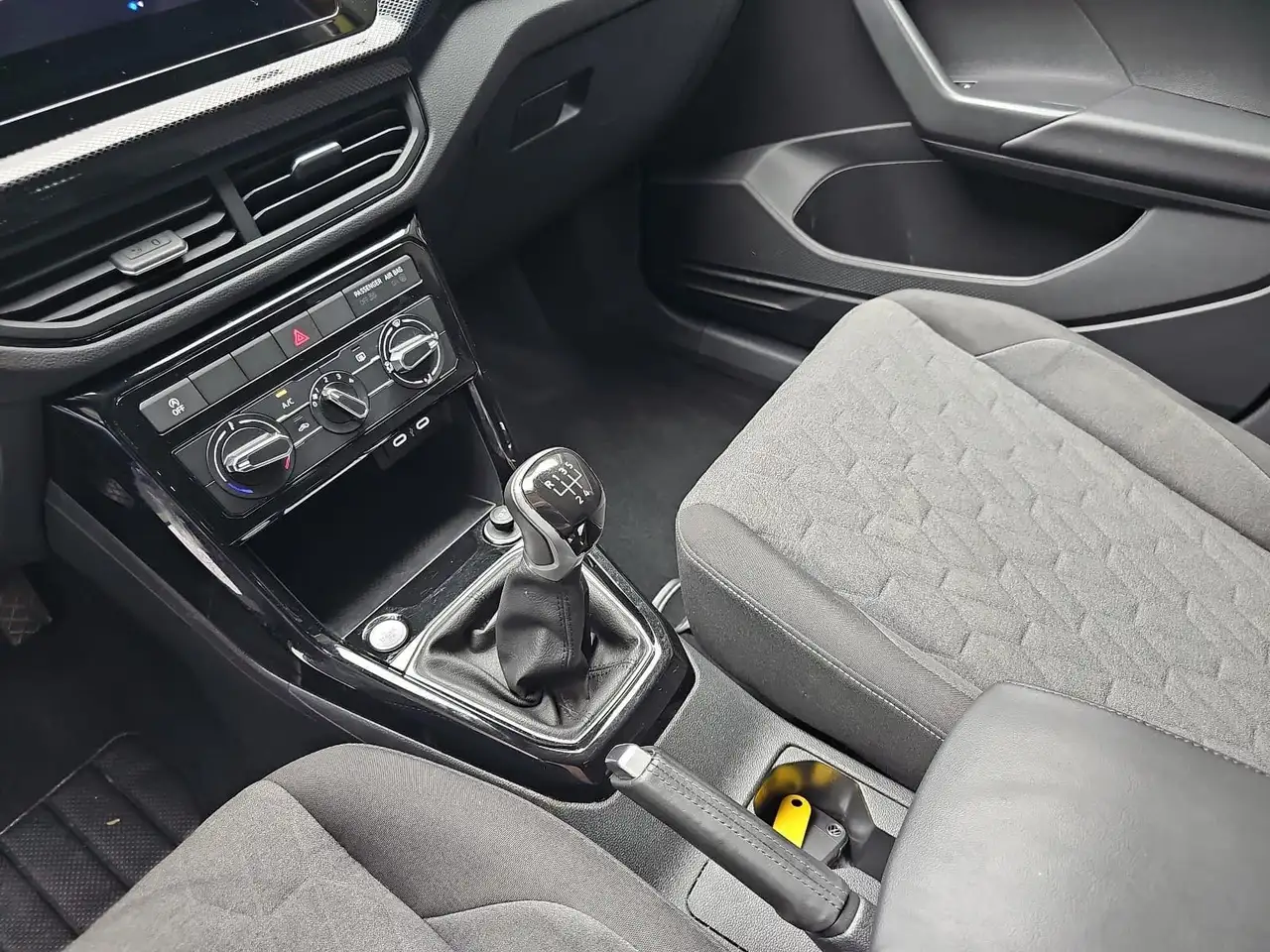 Volkswagen T-Cross T-CROSS 1.0 TSI LIFE LED DAB KAMERA — Vehicle gallery 13