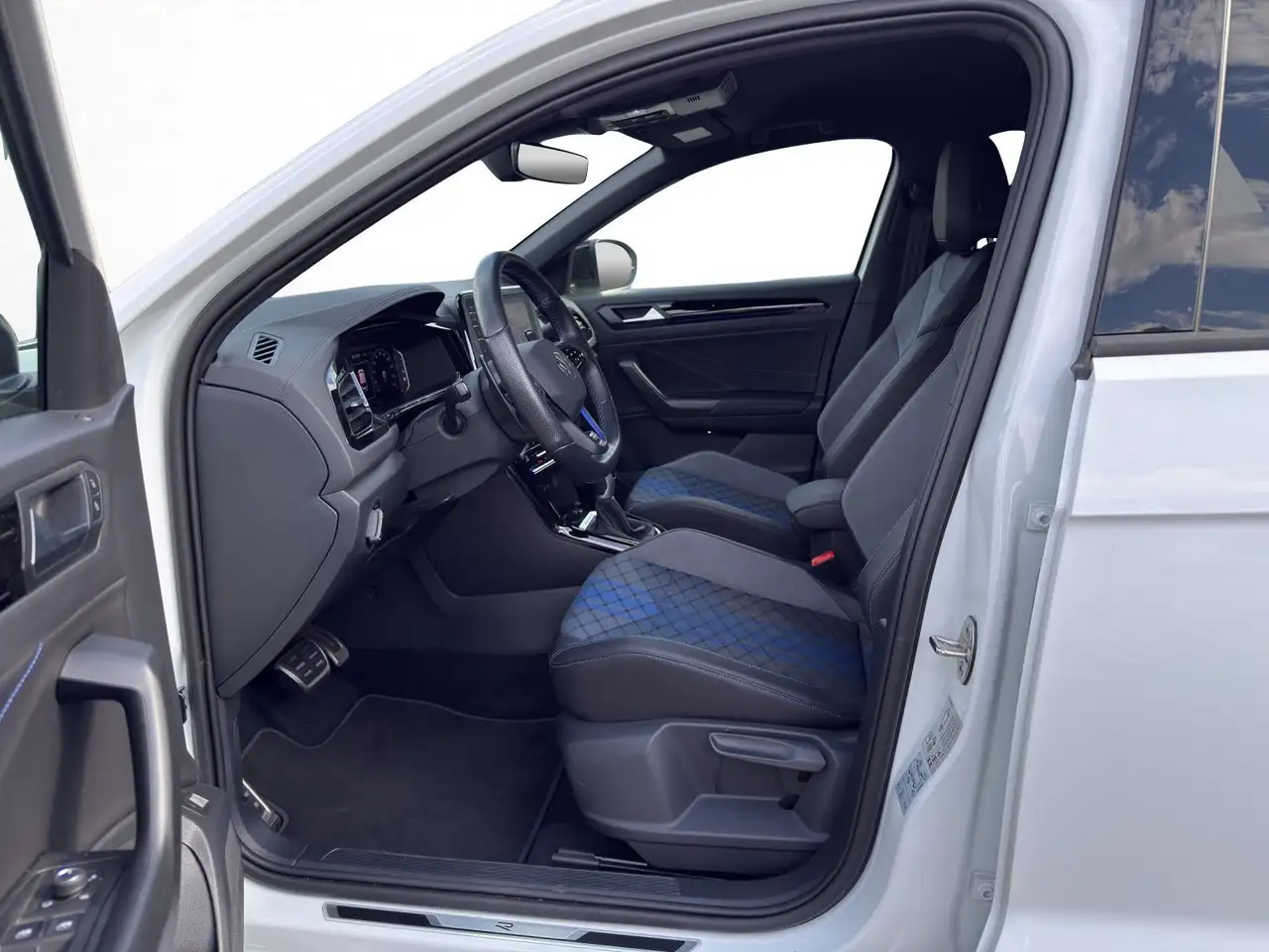 Volkswagen T-Roc R 2.0 TSI DSG 4Motion*NAVI*KAM*PDC*LED*SHZ — Galería del vehículo 12