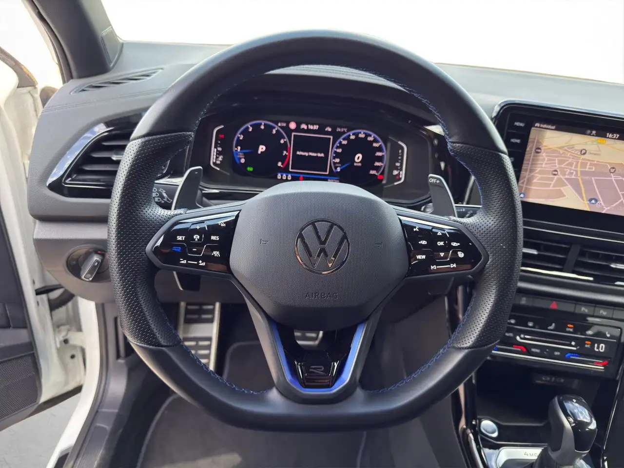 Volkswagen T-Roc R 2.0 TSI DSG 4Motion*NAVI*KAM*PDC*LED*SHZ — Galería del vehículo 8