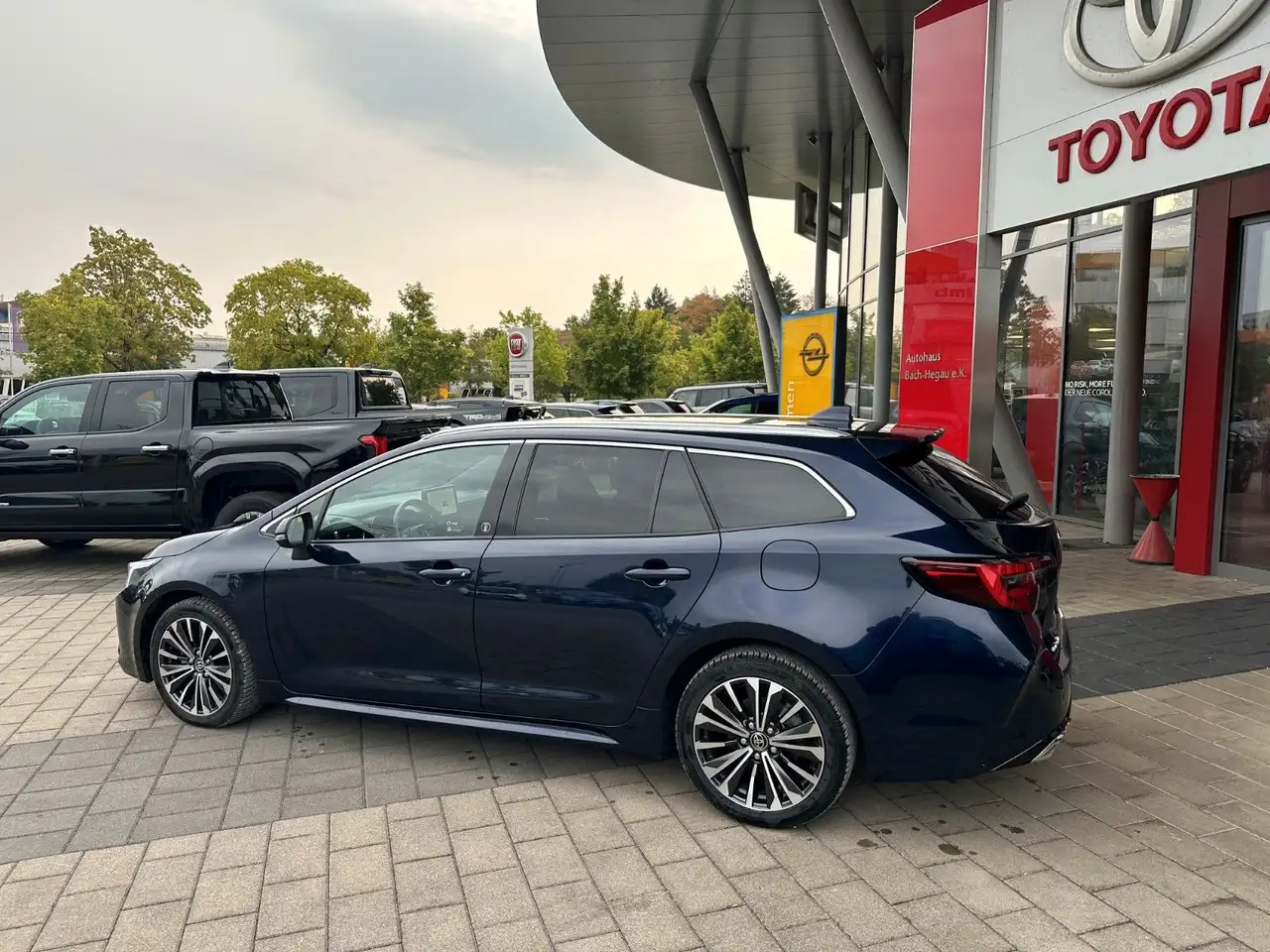Toyota Corolla 1.8 TS Hybrid Team Deutschland + TECHNIK — Galerie du véhicule 3