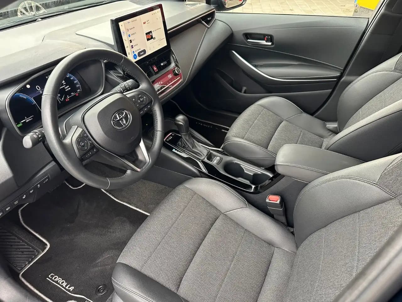 Toyota Corolla 1.8 TS Hybrid Team Deutschland + TECHNIK — Galerie du véhicule 8