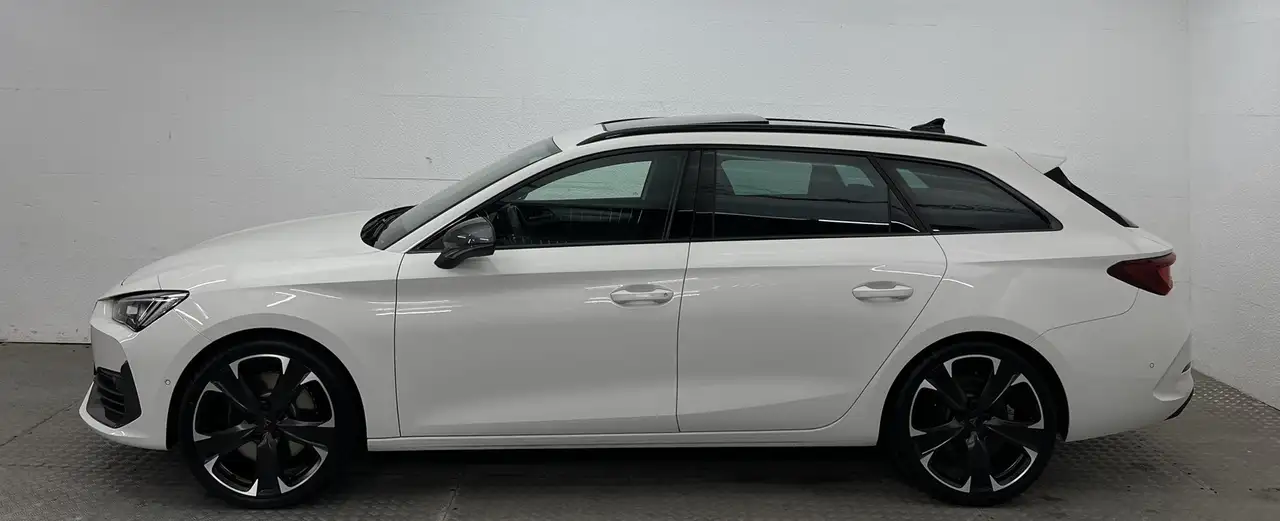 CUPRA Leon Sportstourer 2.0 TSI VZ PANO+MEMO+KEYLESS+ — Vehicle gallery 2