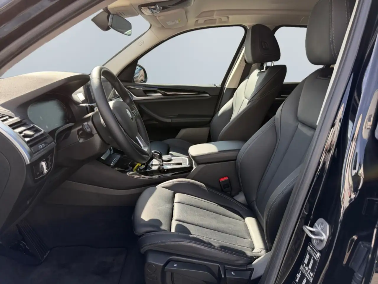 BMW X3 xDrive20i Aut. *PDC*SHZ*RCam*LED*Klima* — معرض صور السيارة 9