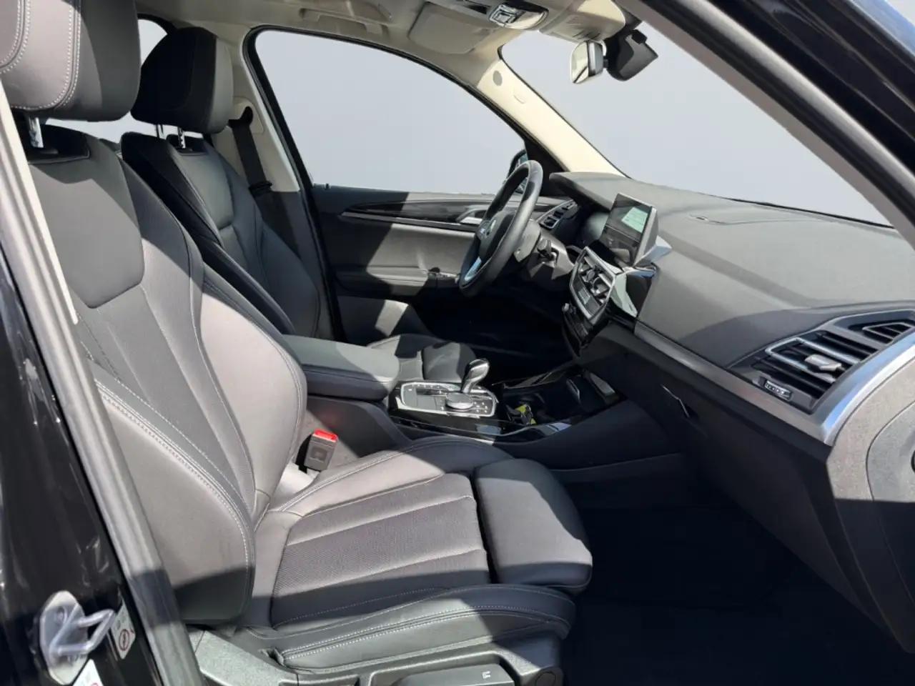 BMW X3 xDrive20i Aut. *PDC*SHZ*RCam*LED*Klima* — معرض صور السيارة 20