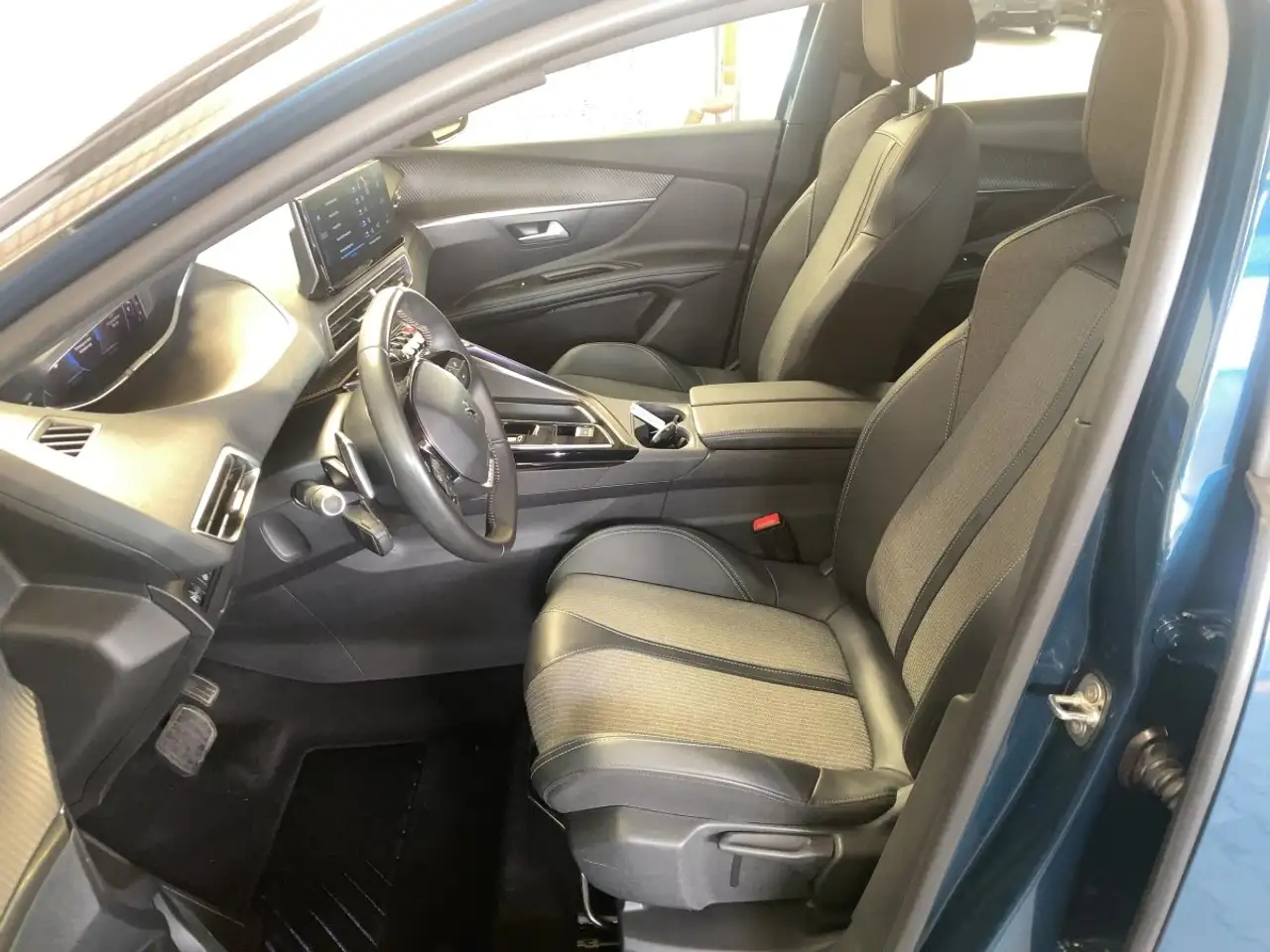 Peugeot 3008 1.2 PureTech 130 Allure Pack ACC+LED+Navi — Vehicle gallery 9