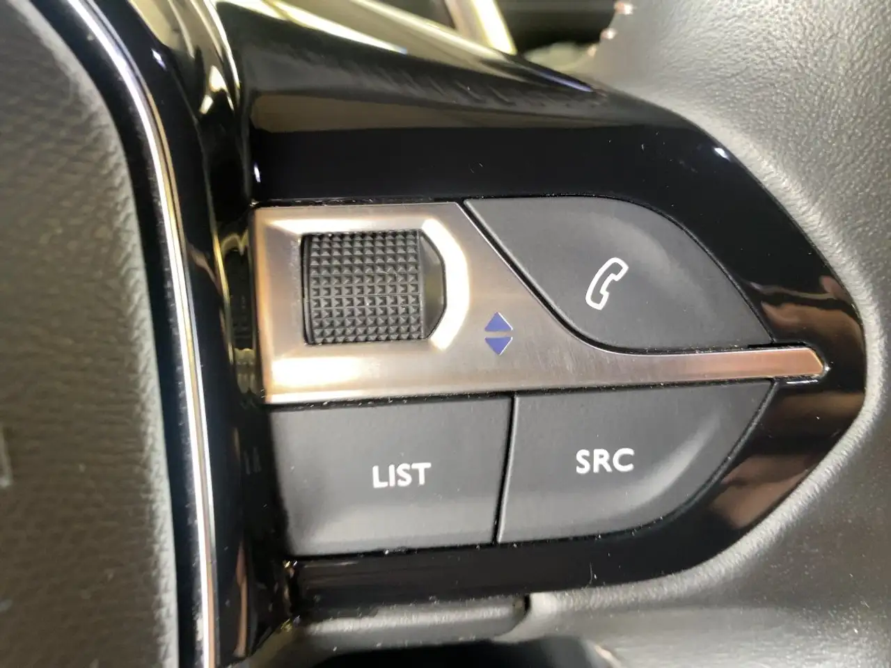 Peugeot 3008 1.2 PureTech 130 Allure Pack ACC+LED+Navi — Vehicle gallery 22