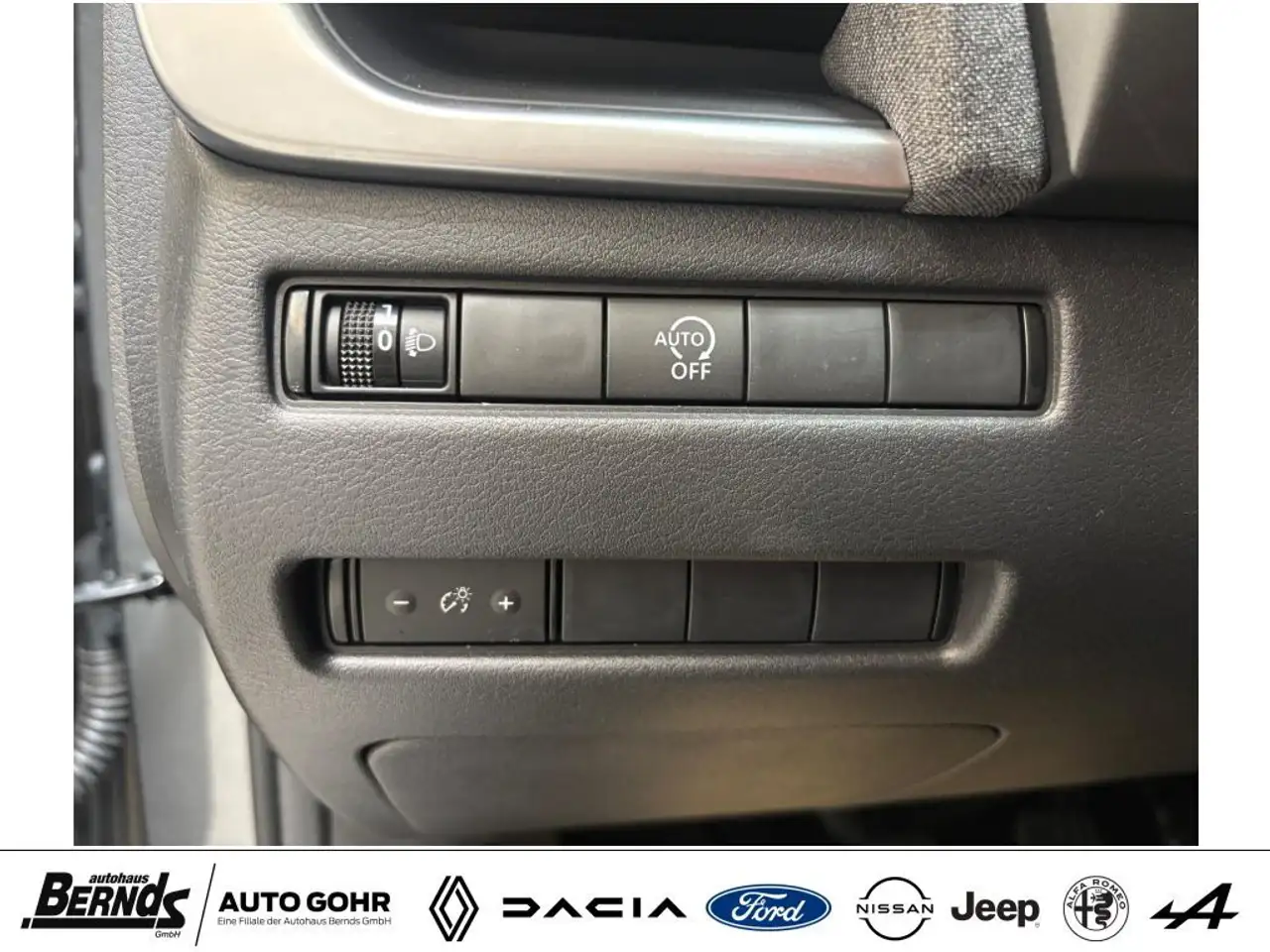 Nissan Qashqai 1.3 Acenta Klima PDC Navi 360 WinterP. LED LMF uvm — Galería del vehículo 22