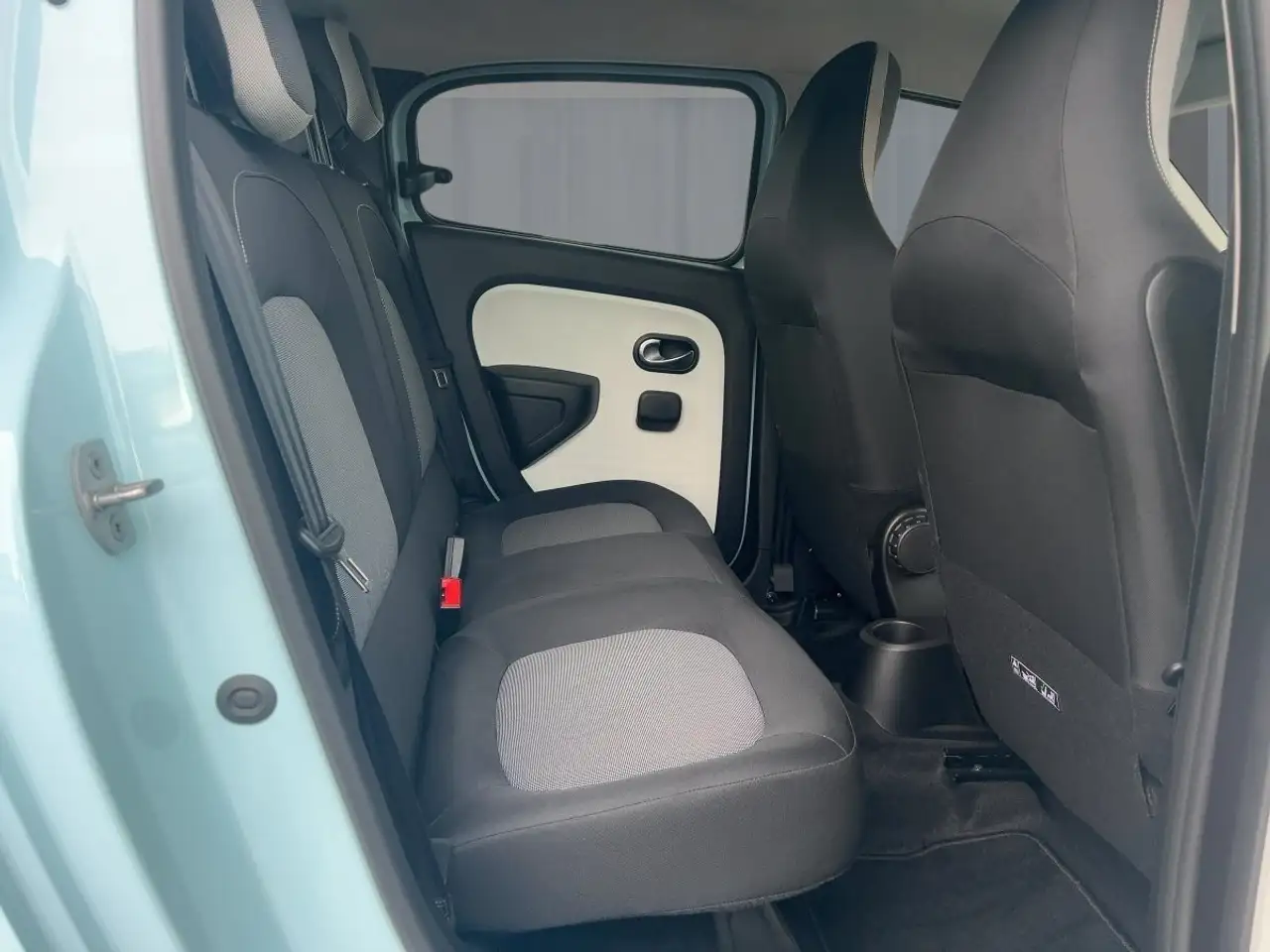 Renault Twingo EQUILIBRE SCe 65 Start & Stop Apple CarPlay — Galería del vehículo 9