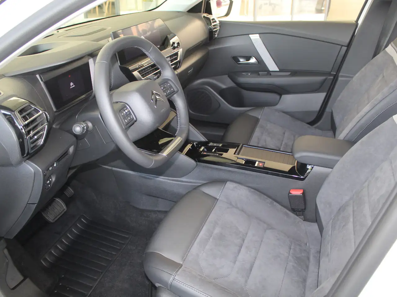 Citroen C4 MAX PT130 EAT LED Navi 360 Grad Kamera Head Up Alc — Vehicle gallery 10