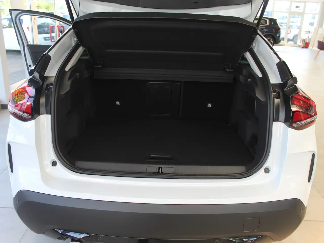 Citroen C4 MAX PT130 EAT LED Navi 360 Grad Kamera Head Up Alc — Vehicle gallery 21