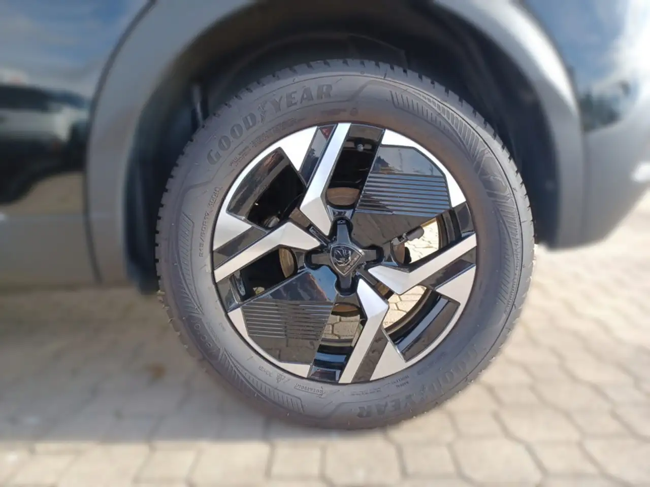 Peugeot 2008 1.2 GT SITZHEIZUNG MASSAGSITZE — Galerie du véhicule 16