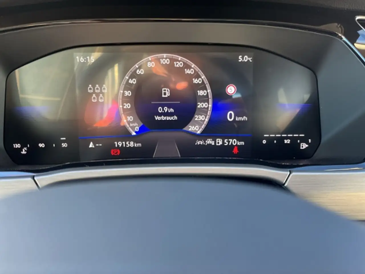 Volkswagen Touran 1.5 TSI,7 Sitze,Navi LM,Sitzheizung — معرض صور السيارة 17