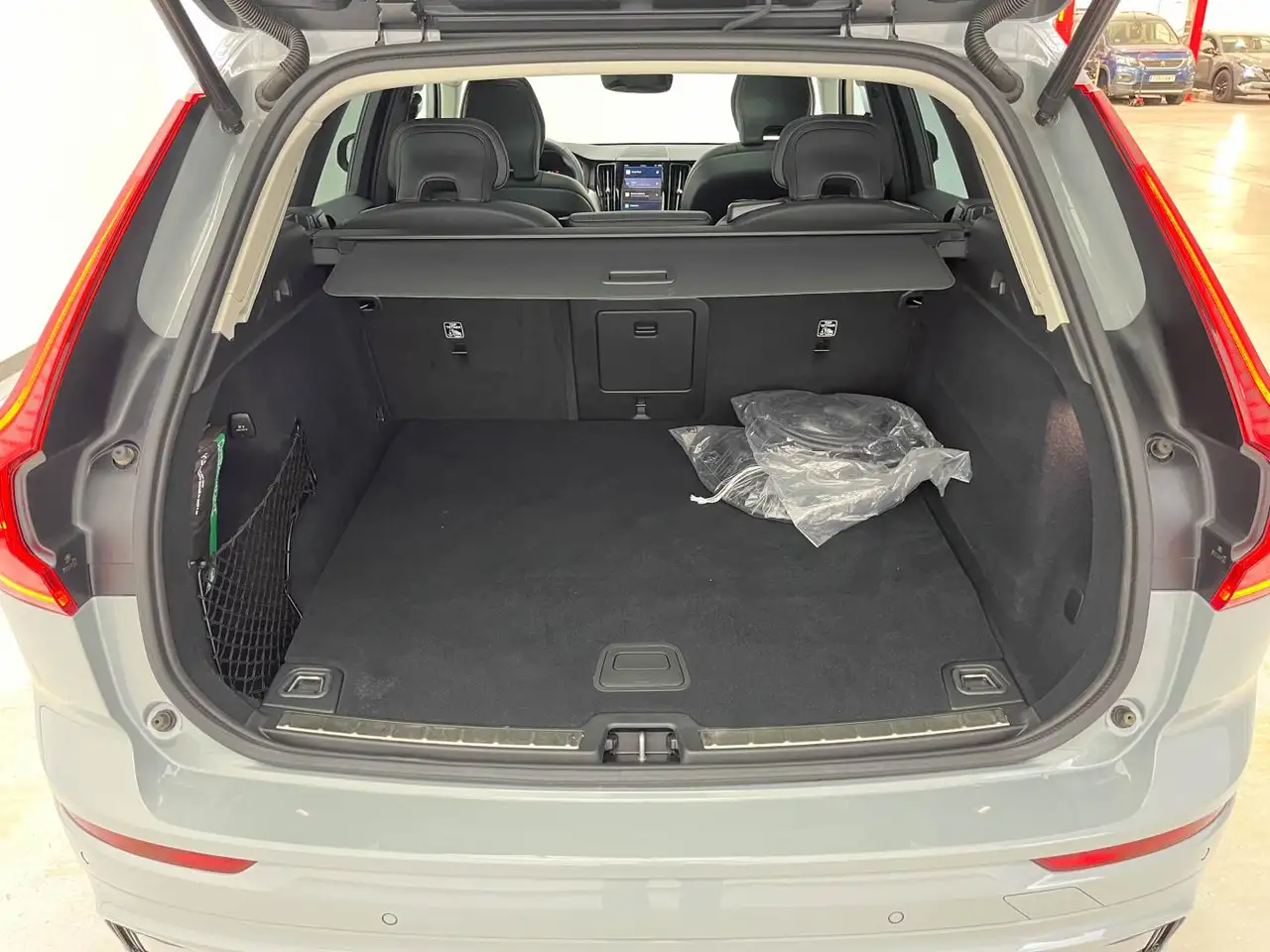 Volvo XC60 2.0 T6 AWD Recharge Ultra Dark Auto — Vehicle gallery 8