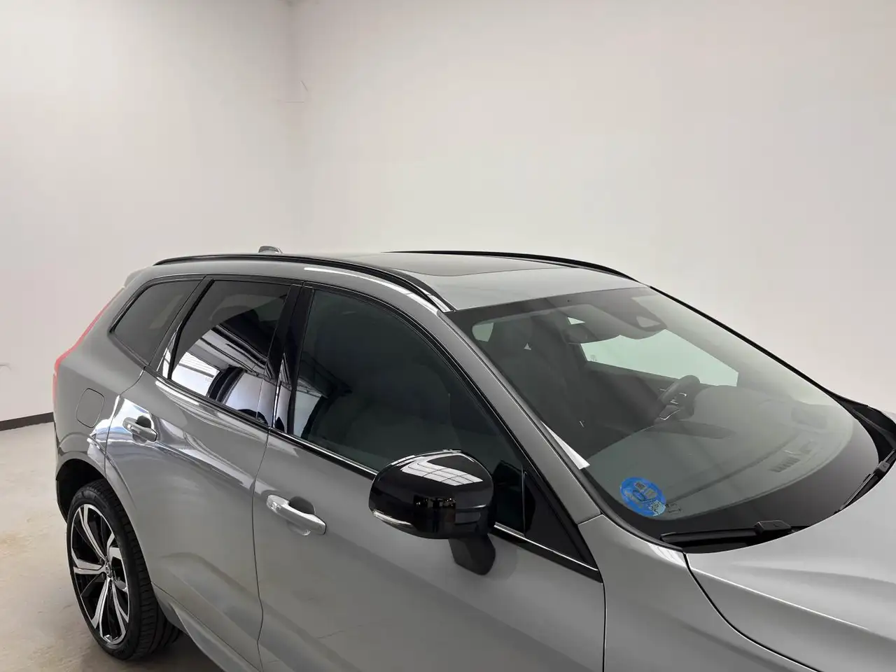 Volvo XC60 2.0 T6 AWD Recharge Ultra Dark Auto — Vehicle gallery 12