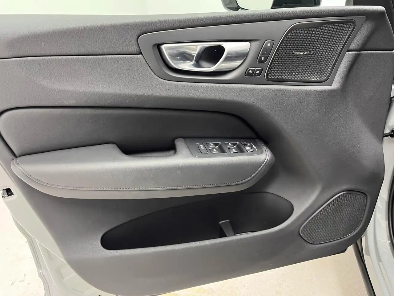 Volvo XC60 2.0 T6 AWD Recharge Ultra Dark Auto — Vehicle gallery 21