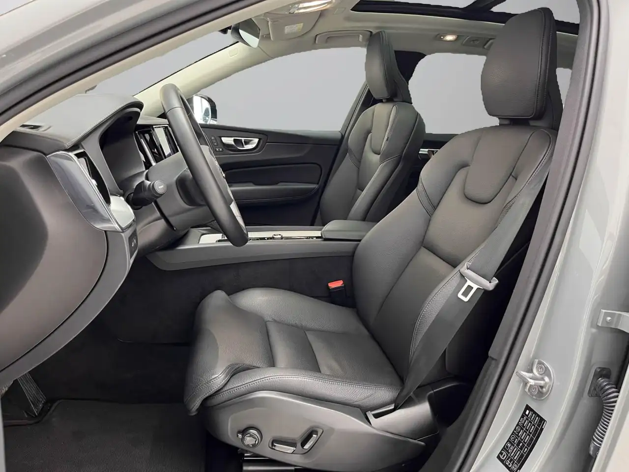 Volvo XC60 2.0 T6 AWD Recharge Ultra Dark Auto — Vehicle gallery 29