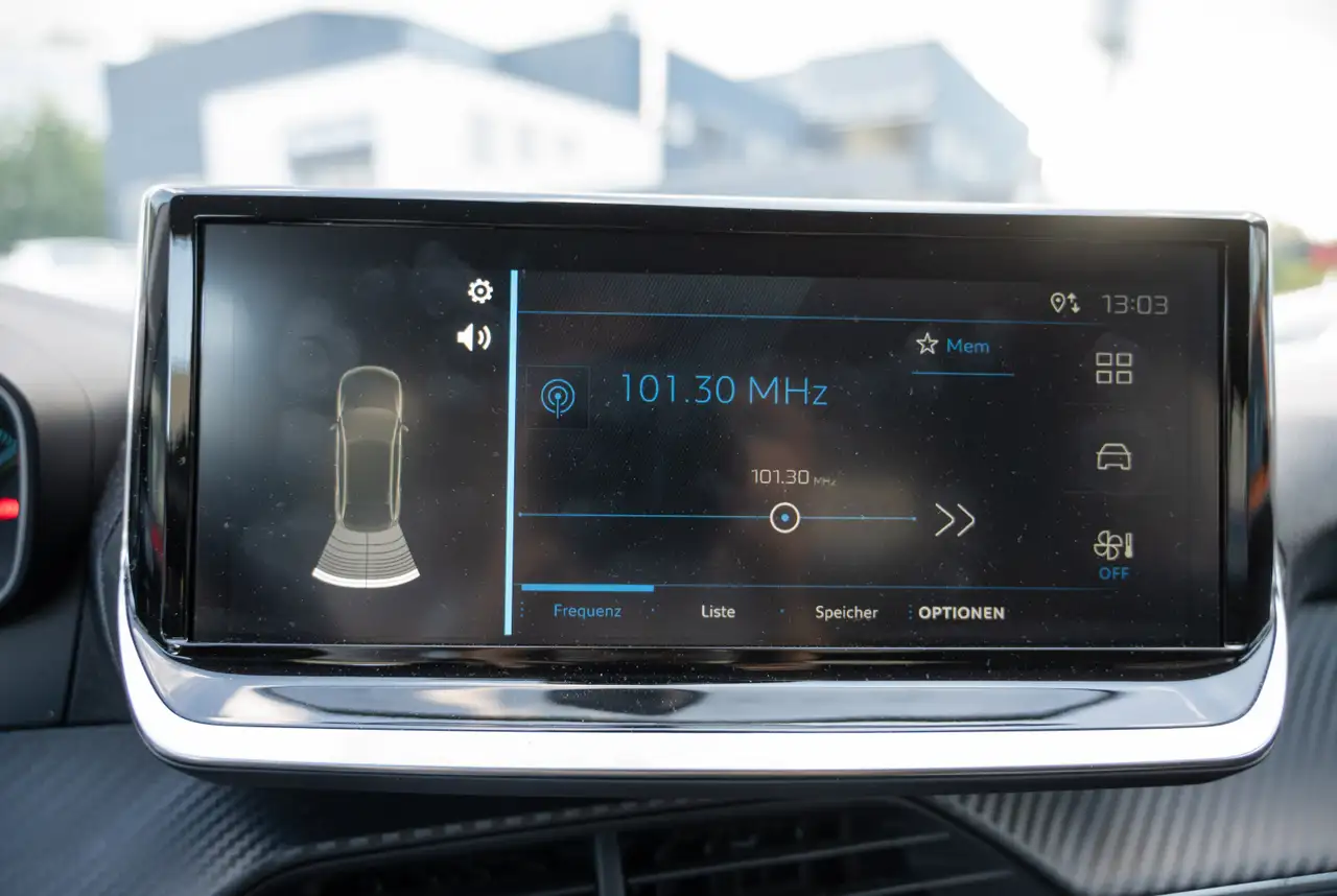 Peugeot 208 Active 1.2 Hybrid 100 e-DSC6 *MIRRORSCREEN*LICHTSENSOR* — معرض صور السيارة 8