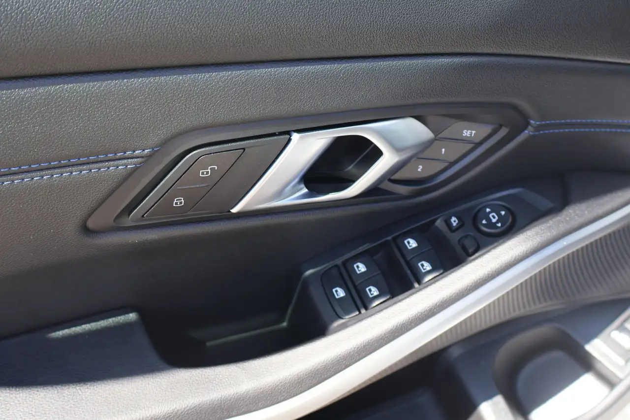 BMW 318 i M SPORT/SHADOW/ WIDES./SCHIEBE./HUD/LED/ACC/AHK — معرض صور السيارة 26