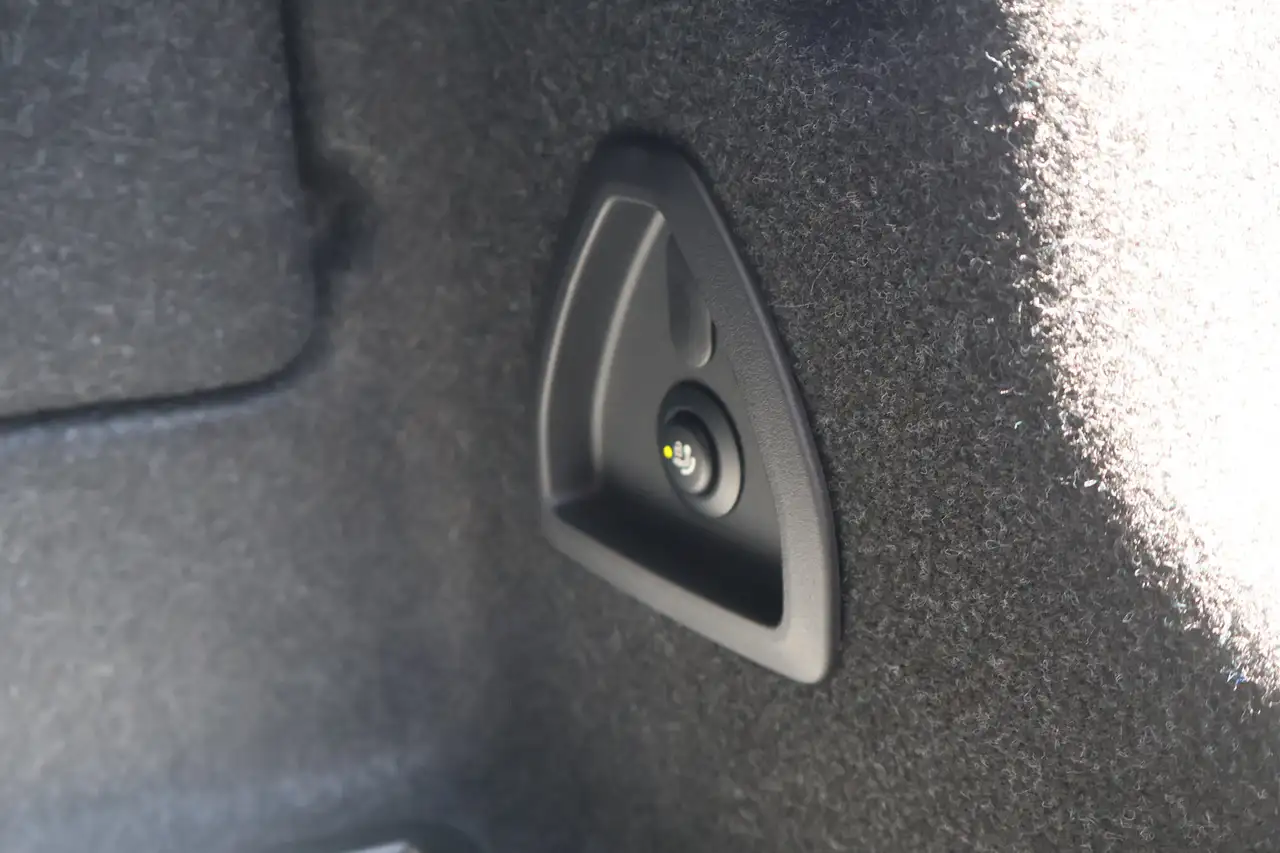 BMW 318 i M SPORT/SHADOW/ WIDES./SCHIEBE./HUD/LED/ACC/AHK — معرض صور السيارة 31