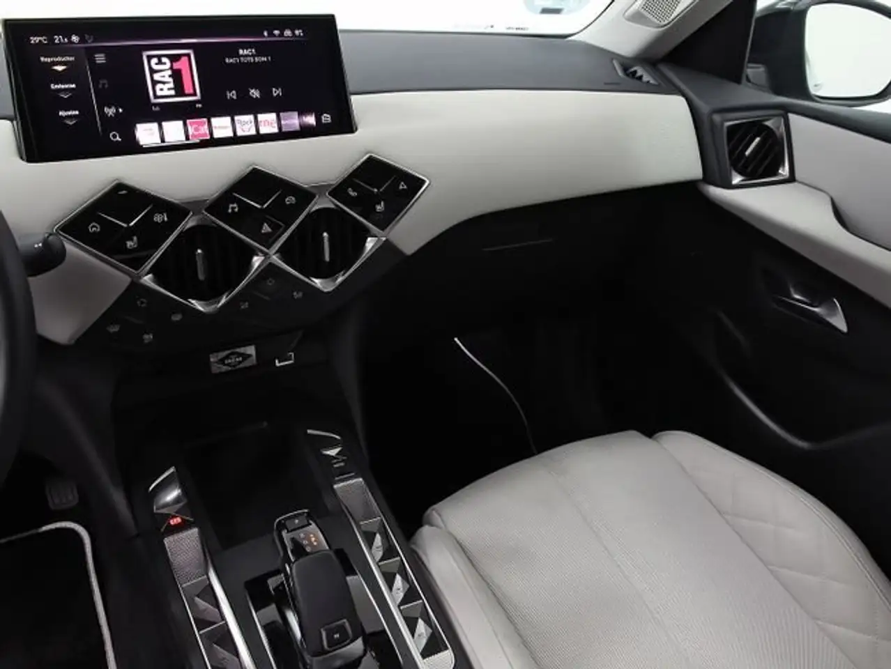 DS Automobiles DS 3 PureTech 96kW Aut. Esprit de Voyage — Vehicle gallery 12