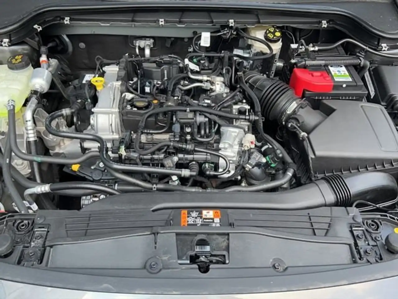 Ford Focus ST-Line X Turnier MHEV HUD Navi digitales — معرض صور السيارة 16