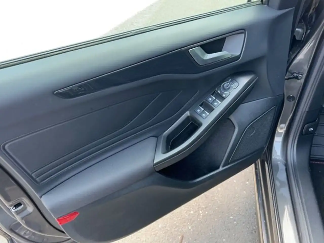 Ford Focus ST-Line X Turnier MHEV HUD Navi digitales — معرض صور السيارة 7