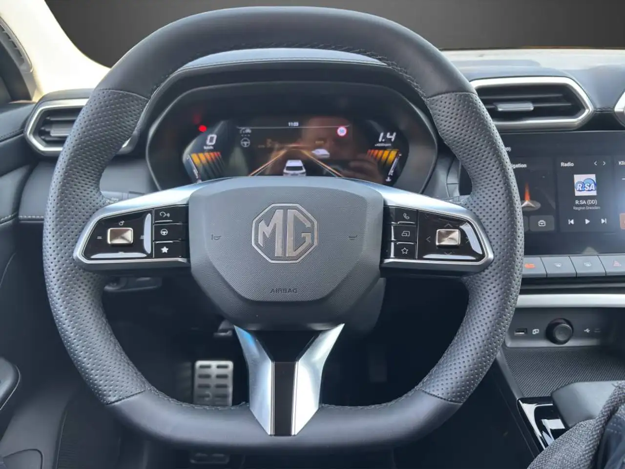 MG ZS Hybrid AT + Luxury MY24 — Vehicle gallery 10