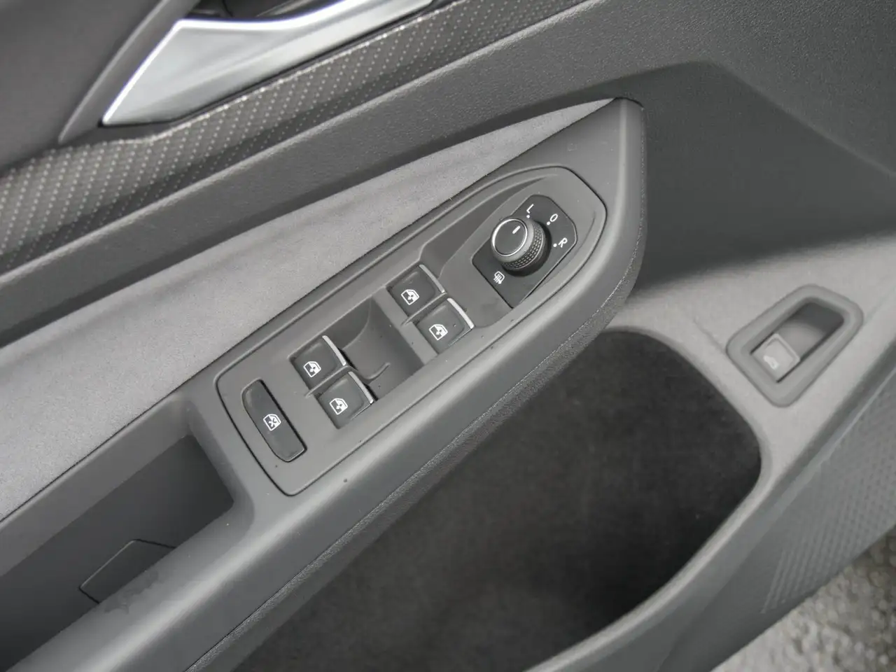 Volkswagen Golf Variant Golf VIII Variant 2.0 TSI 4M R-Line Navi Pano Ma — Galerie du véhicule 13