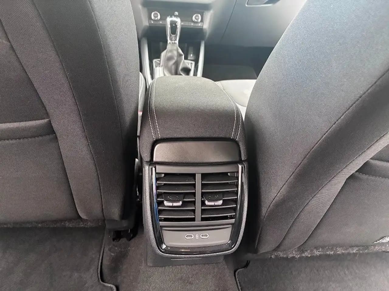Skoda Kamiq Ambition 1.0TSI — معرض صور السيارة 21