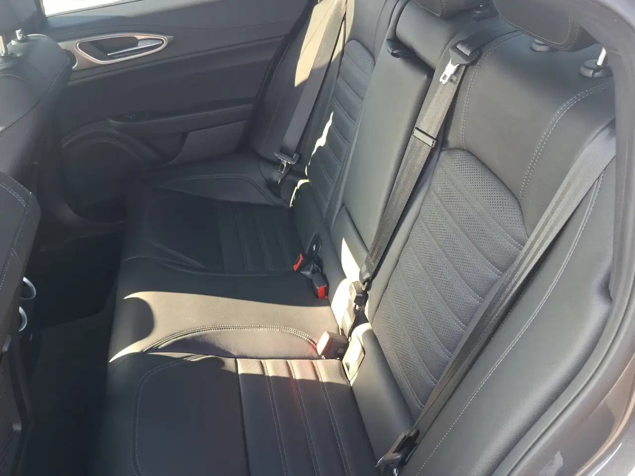 Alfa Romeo Giulia Veloce Q4 2.0 Turbo 16V Kam.+KeyLess+SHZ — معرض صور السيارة 13