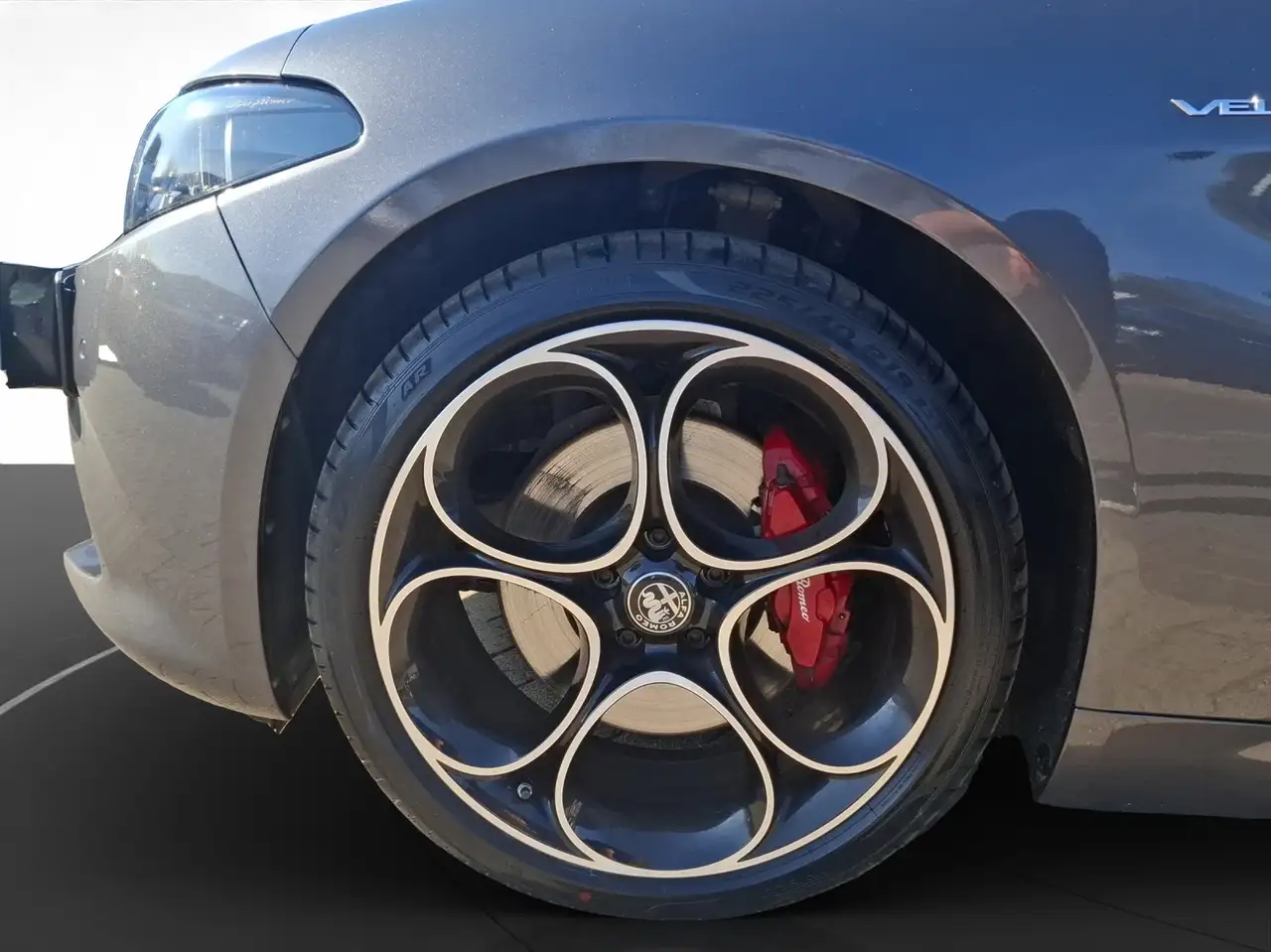 Alfa Romeo Giulia Veloce Q4 2.0 Turbo 16V Kam.+KeyLess+SHZ — معرض صور السيارة 17