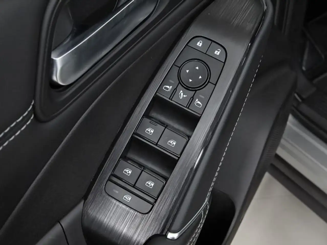 Nissan Qashqai DIG-T 116kW Xtronic N-Connecta — Vehicle gallery 12