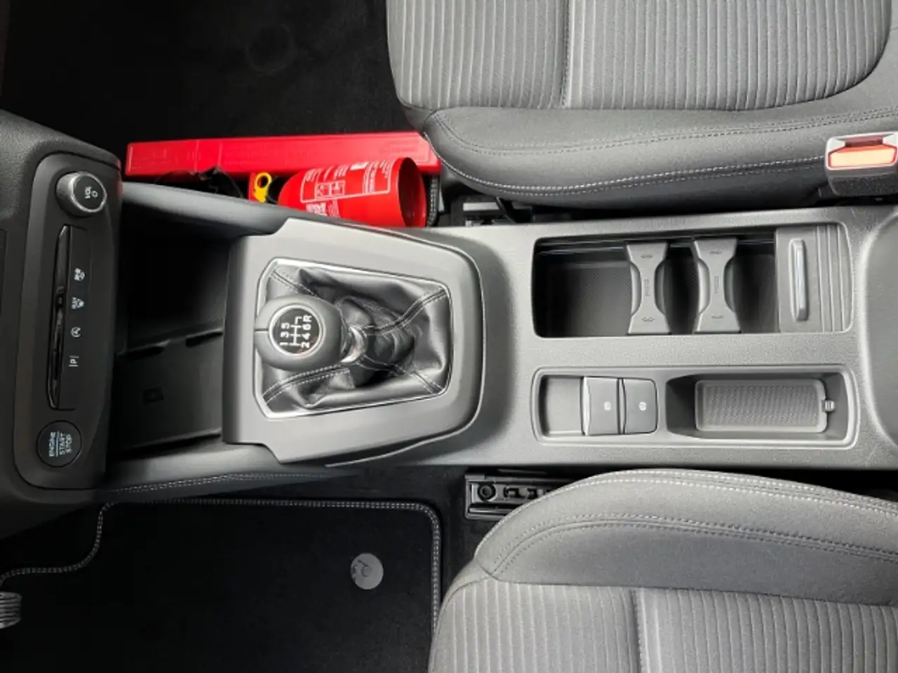 Ford Focus Turnier Titanium X 1.0 EcoBo.dig. Cockpit Rückfahr — Galería del vehículo 16